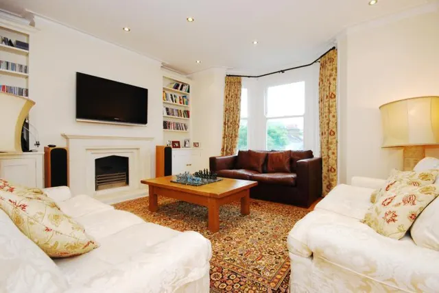 Photo 2 — 70 Venn Street, London, SW4