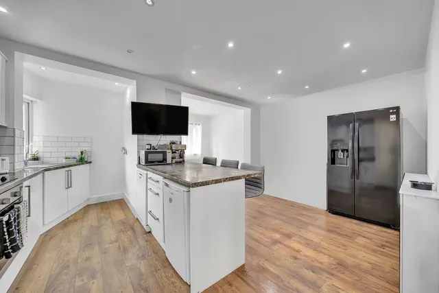 Photo 2 — Carter Drive, Collier Row, Romford, RM5 2UB
