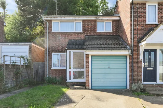 Tovey Close, Nazeing, EN9, photo 1