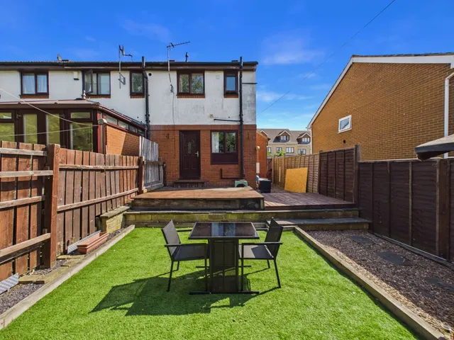 Charnwood Bank, Batley, WF17, photo 1