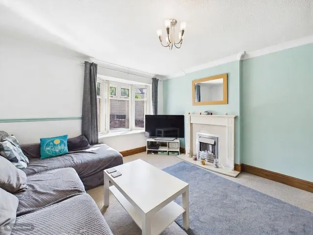 Charnwood Bank, Batley, WF17, photo 3