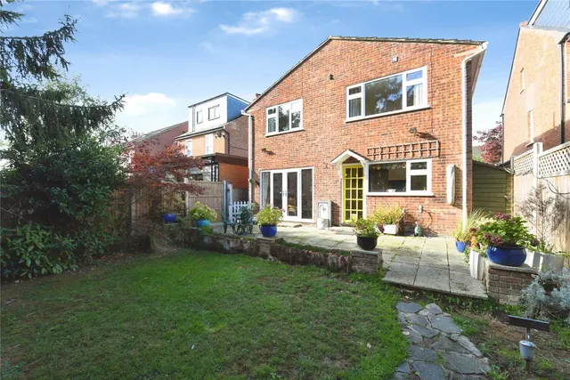 King Georges Road, Pilgrims Hatch, CM15, photo 2