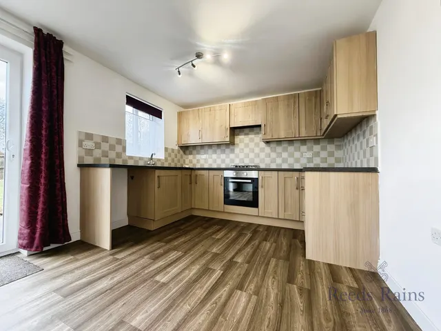 Photo 3 — Willard Close, Newcastle, Staffordshire, ST5
