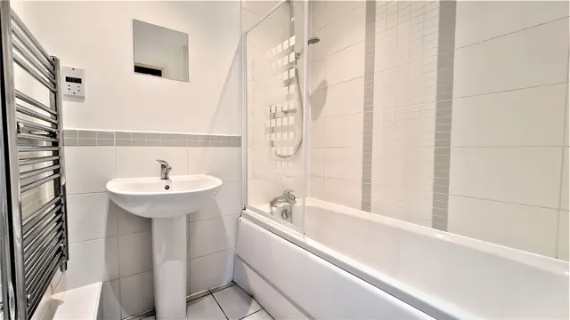 Photo 3 — Greenbank Court, Lanadron Close, Isleworth