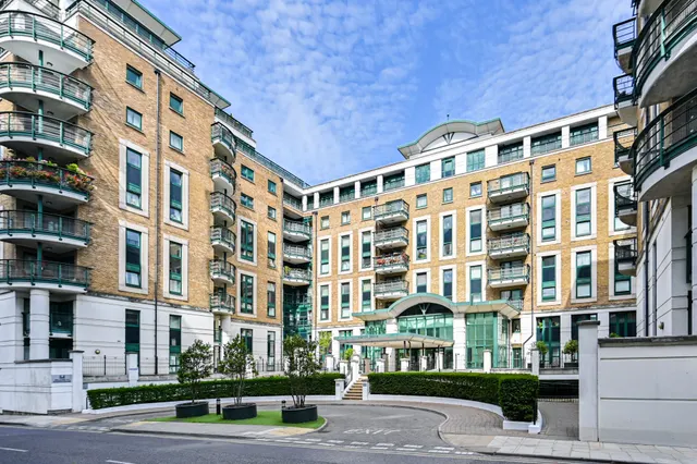 Photo 2 — 27 Warren House Kensington Westside, Beckford Close, London
