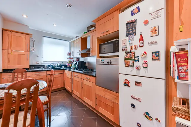 Photo 3 — 27 Warren House Kensington Westside, Beckford Close, London