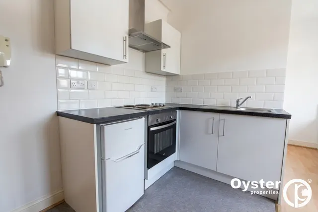 Finchley Road, London, NW3, photo 2