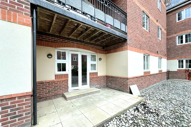 London Road, Camberley, Surrey, GU15 3JJ, photo 1