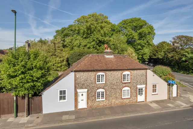 St. Pauls Road, Chichester, PO19, photo 1
