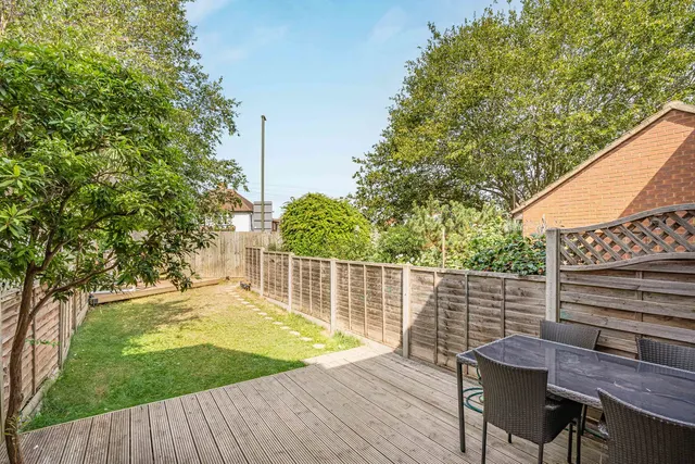 Milton Gardens, Staines-upon-Thames, TW19, photo 2