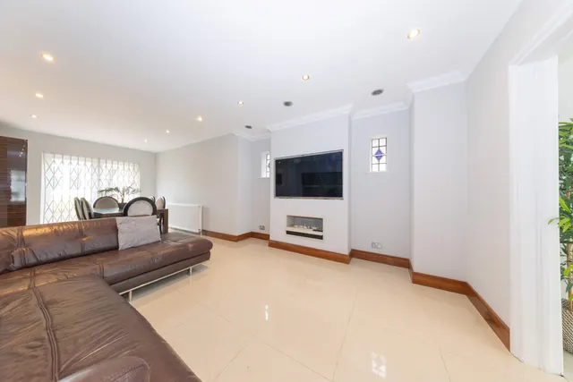 Lavender Avenue, London, NW9, photo 3