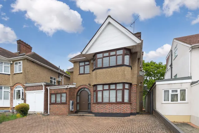 Lavender Avenue, London, NW9, photo 1