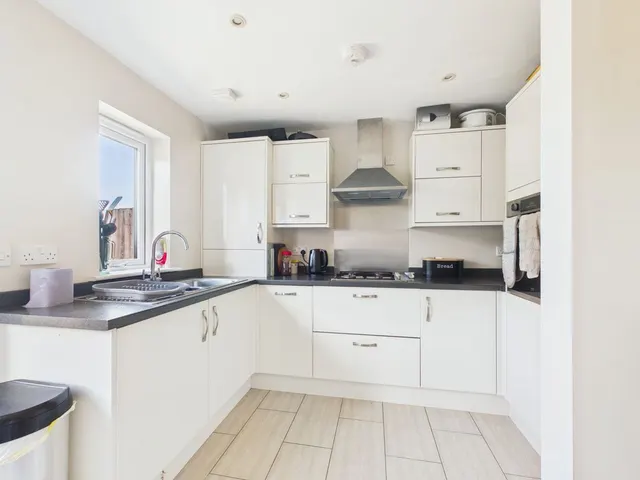 Photo 3 — Wentworth Close, Redruth
