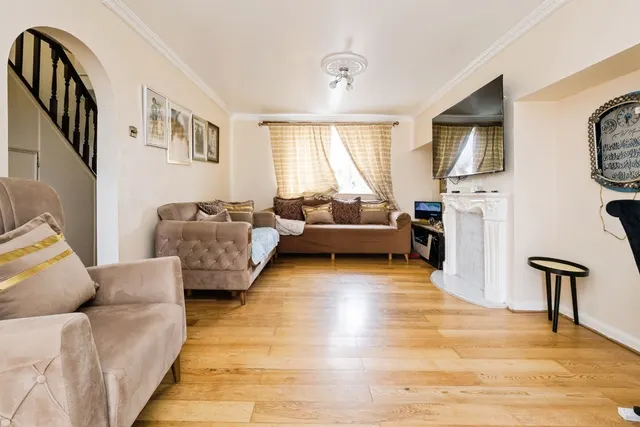 Photo 2 — Highland Avenue, Dagenham, RM10