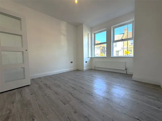 Cromwell Road, Hounslow, TW3, photo 2