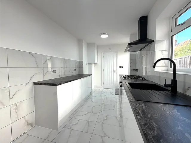 Cromwell Road, Hounslow, TW3, photo 3