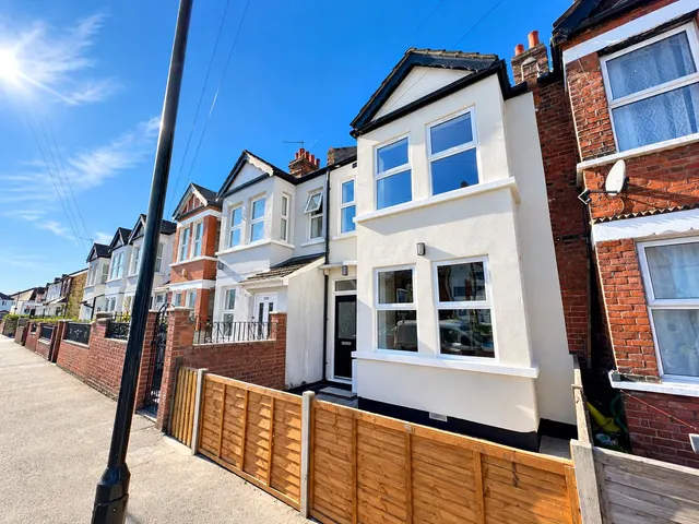 Cromwell Road, Hounslow, TW3, photo 1