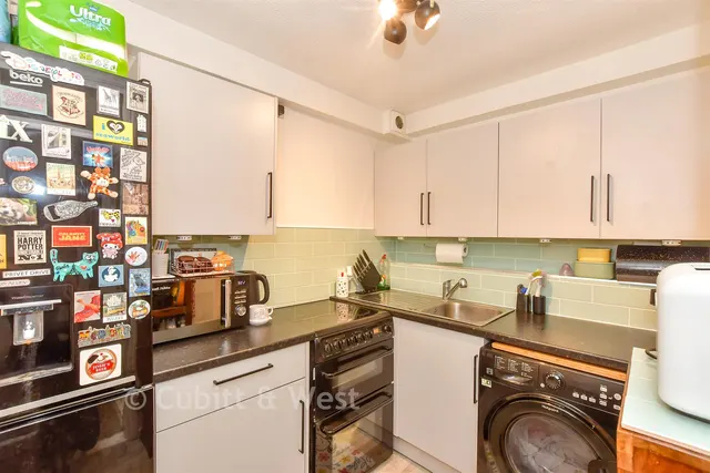 Frensham Road, Southsea, PO4, photo 2