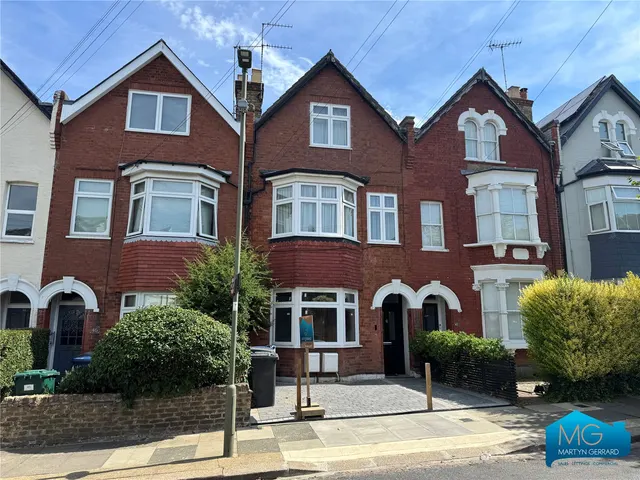 Bellevue Road, London, N11, photo 1