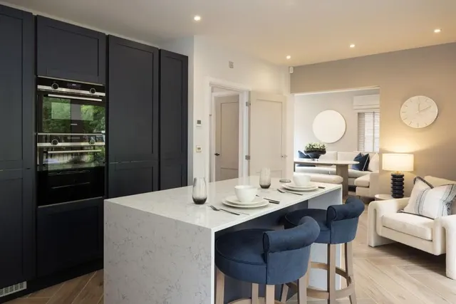 Brooklands Grove, Weybridge, KT13, photo 3