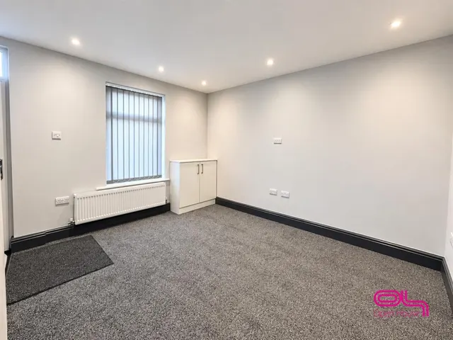St. Johns Road, Lostock, BL6, photo 2