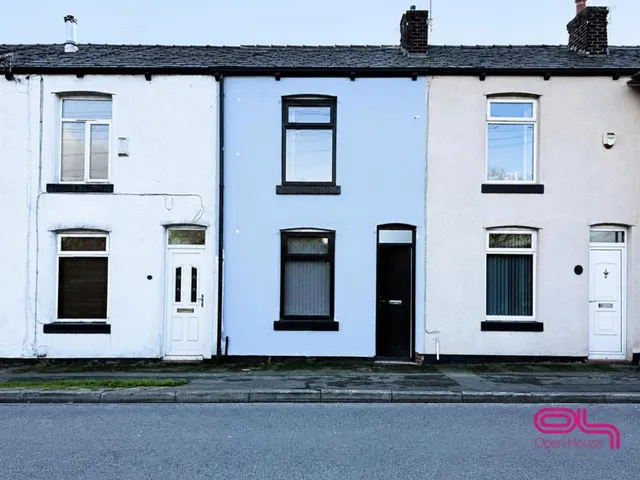St. Johns Road, Lostock, BL6, photo 1