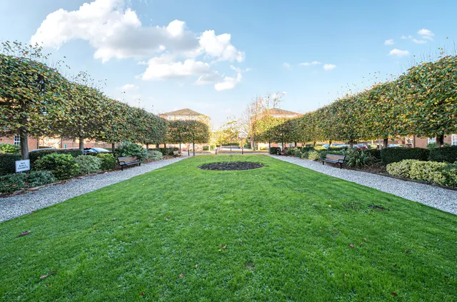 North Square, Knowle, PO17, photo 2
