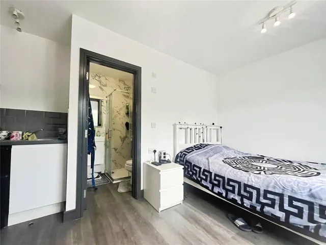 Wellington Avenue, Hounslow, TW3, photo 3