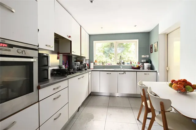 Wistaria Lane, Yateley, GU46, photo 3