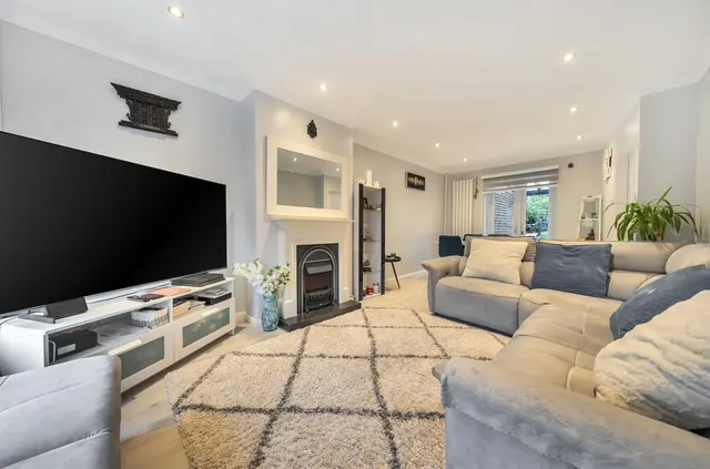 Middlemoor Road, Frimley, photo 2