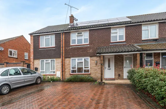 Middlemoor Road, Frimley, photo 1