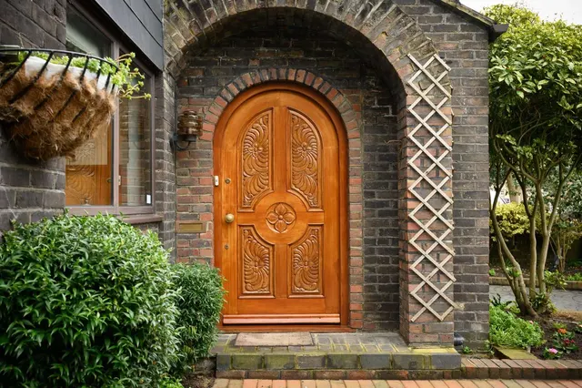 Photo 2 — Hansler Grove, East Molesey, Surrey, KT8 9JN