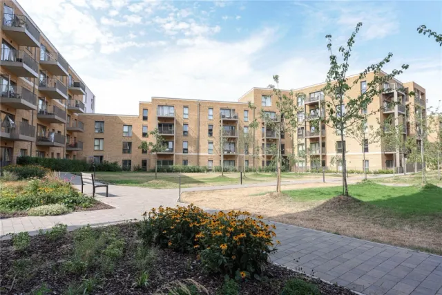 Royal Engineers Way, Mill Hill, NW7, photo 1
