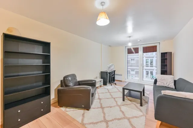 Flat 10, 3 Salamanca Place, London, photo 1