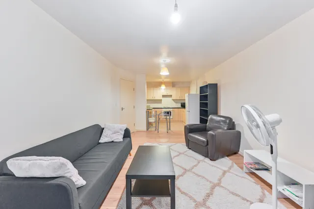 Photo 3 — Flat 10, 3 Salamanca Place, London
