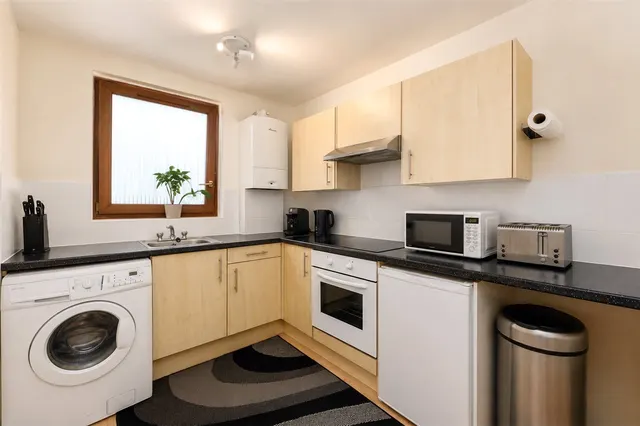 Gipsy Lane, London, SW15, photo 1