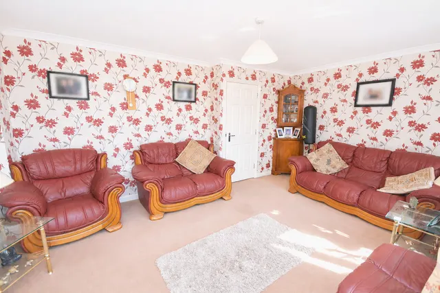 Darwin Court, Whitchurch, photo 3