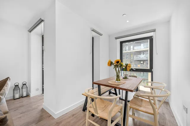 Osiers Road, London, SW18, photo 3