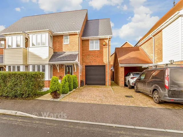 Maccowan Avenue, Snodland, ME6, photo 1