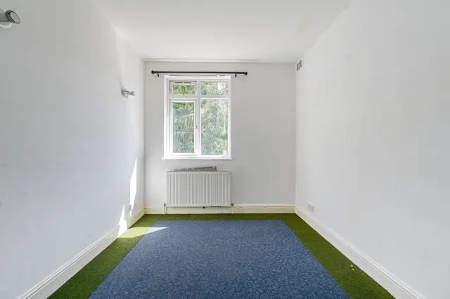 Photo 3 — Flat 4, 86 Addiscombe Road, Croydon