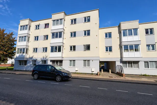 Hove Court, Lee-On-The-Solent, PO13, photo 1