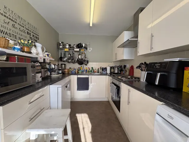 Hove Court, Lee-On-The-Solent, PO13, photo 3