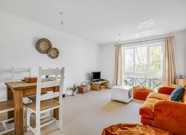 Winterburn Close, N11, photo 2