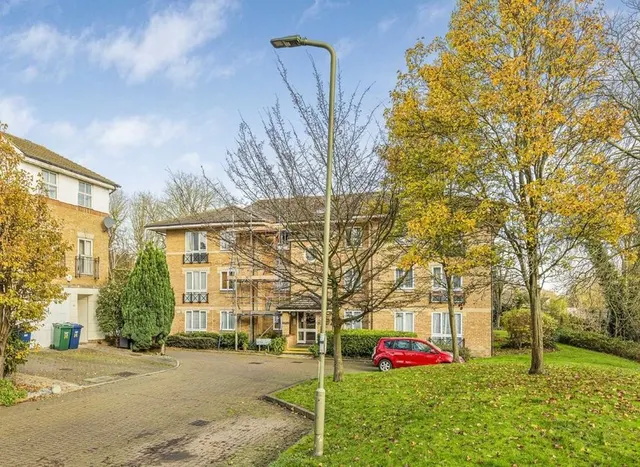 Winterburn Close, N11, photo 3