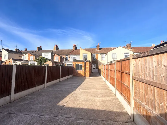 James Street, Sheerness, ME12, photo 2