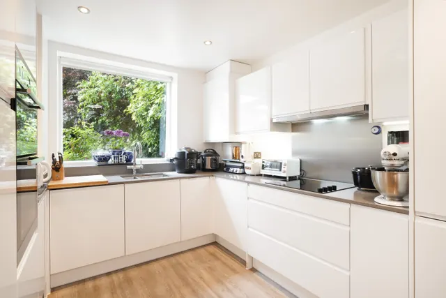 Reservoir Way, NW10, photo 1