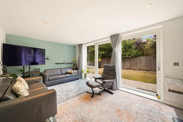 Reservoir Way, NW10, photo 3