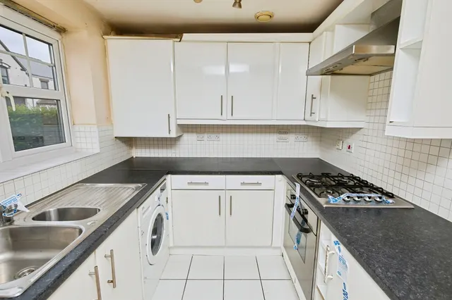Black Eagle Court, Burton-On-Trent, DE14, photo 3