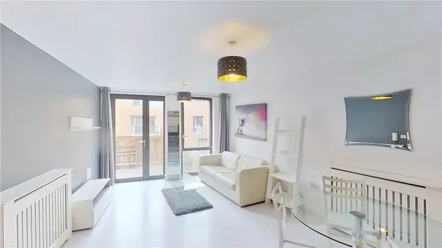 Flat 26, 17 Nelson Walk, London, photo 1