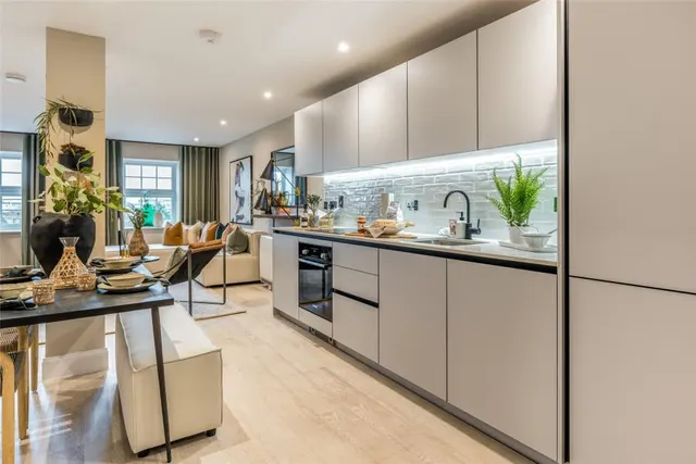 Stoke Gardens, Slough, SL1, photo 2